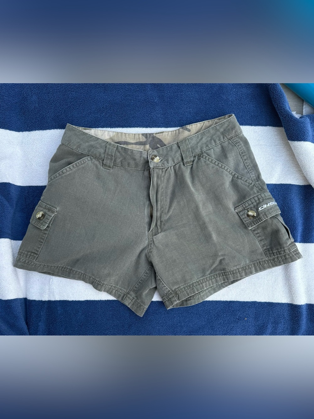 Vintage Y2K O'Neill Women'sArmy Green Cargo Shorts